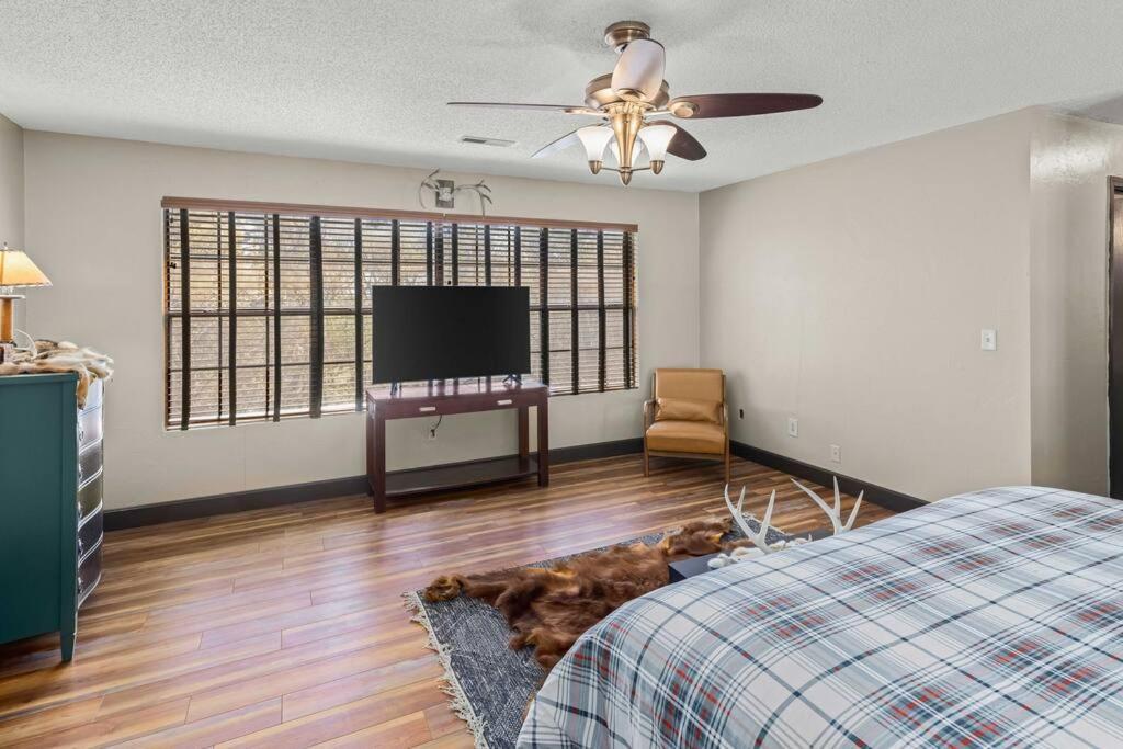יוריקה ספרינגס Stonegate Lodge Bear'S Den Kitchen, Pool, Firepit, Wifi ,Smart Tvs מראה חיצוני תמונה